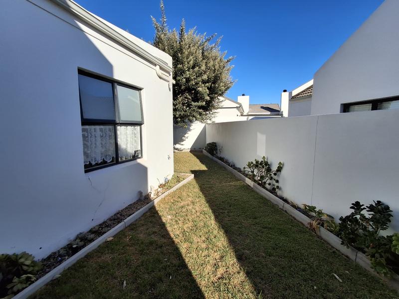 3 Bedroom Property for Sale in Golden Mile Western Cape